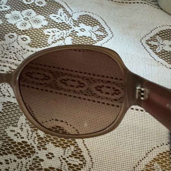 Coach 2 sunglasses with their cases - Picture 13 of 16